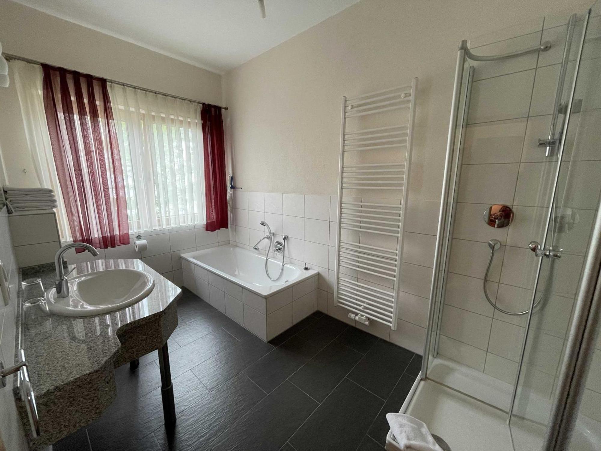 Hotel Zur Mosel Minheim Dış mekan fotoğraf