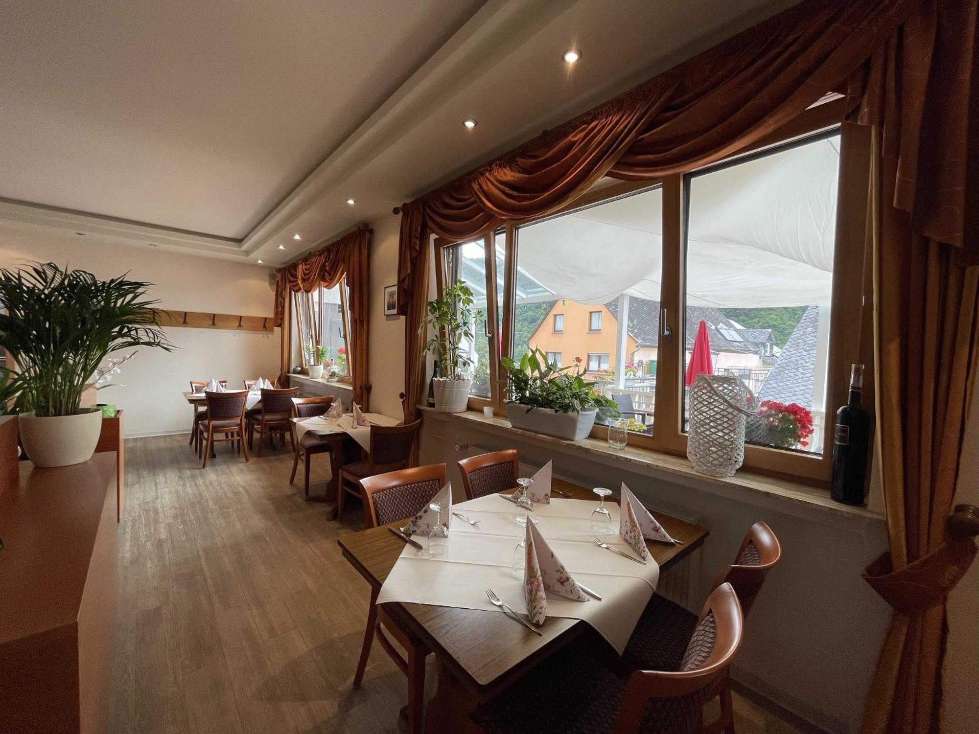 Hotel Zur Mosel Minheim Dış mekan fotoğraf